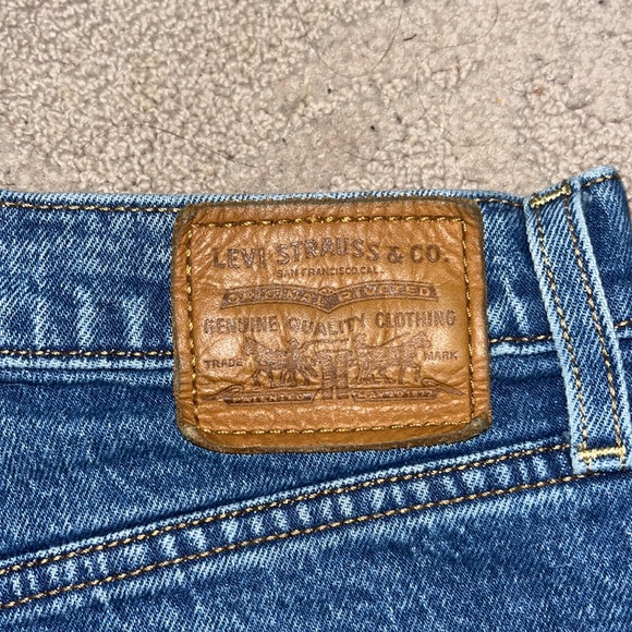 Levis Premium Ribcage Shorts - Picture 4 of 5